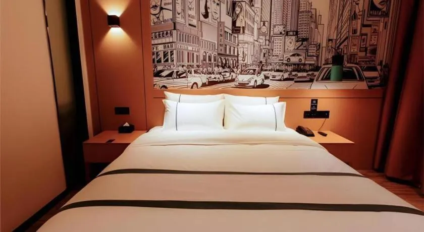 Bed in City Comfort Inn Honghu Shopping Park Bao'an Plaza