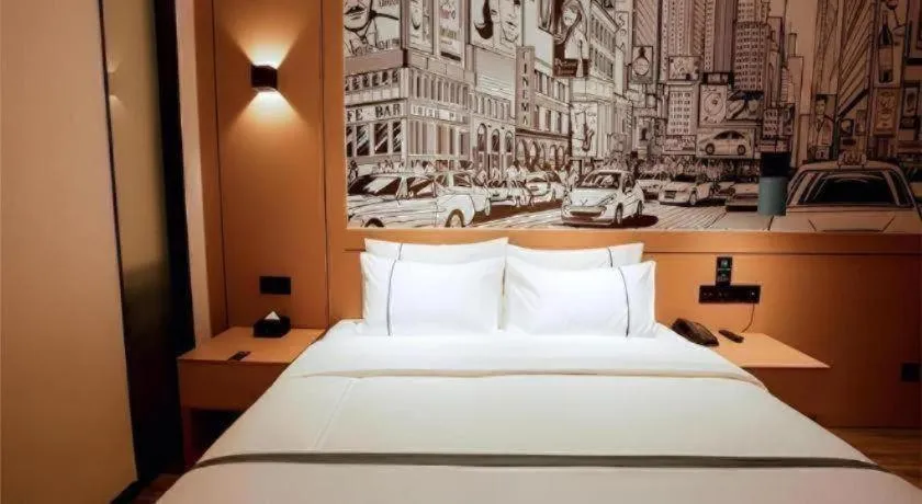 Bed in City Comfort Inn Honghu Shopping Park Bao'an Plaza
