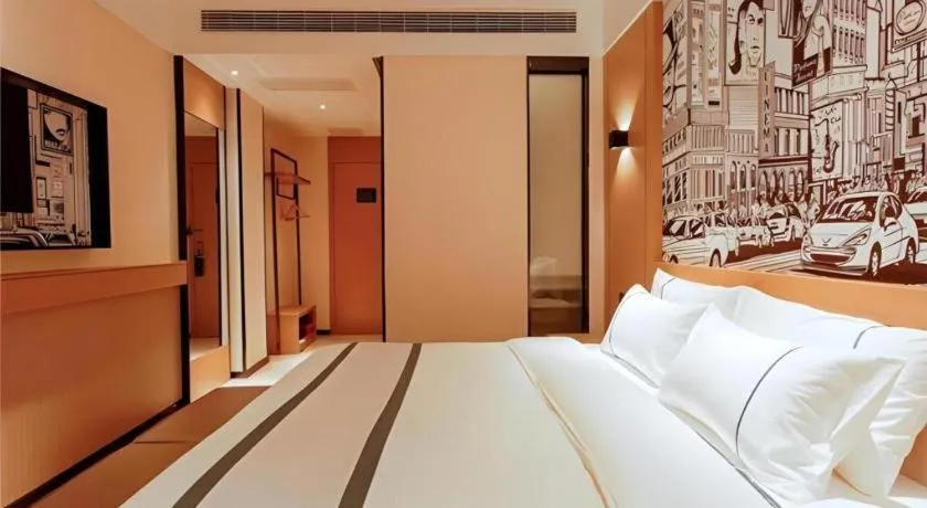 Bed in City Comfort Inn Honghu Shopping Park Bao'an Plaza