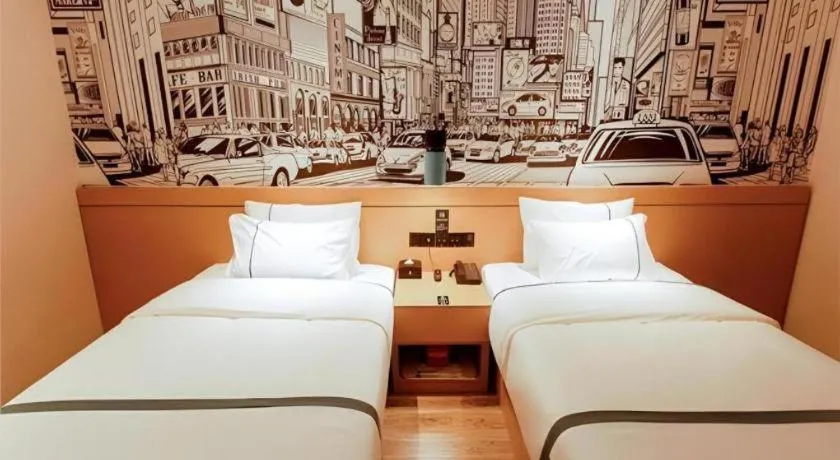 Bed in City Comfort Inn Honghu Shopping Park Bao'an Plaza