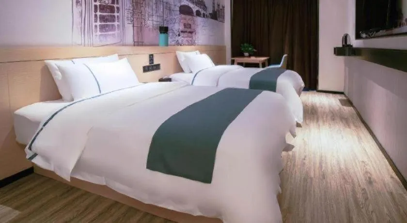 Bed in City Comfort Inn Changsha Outlets Datuo Metro Station