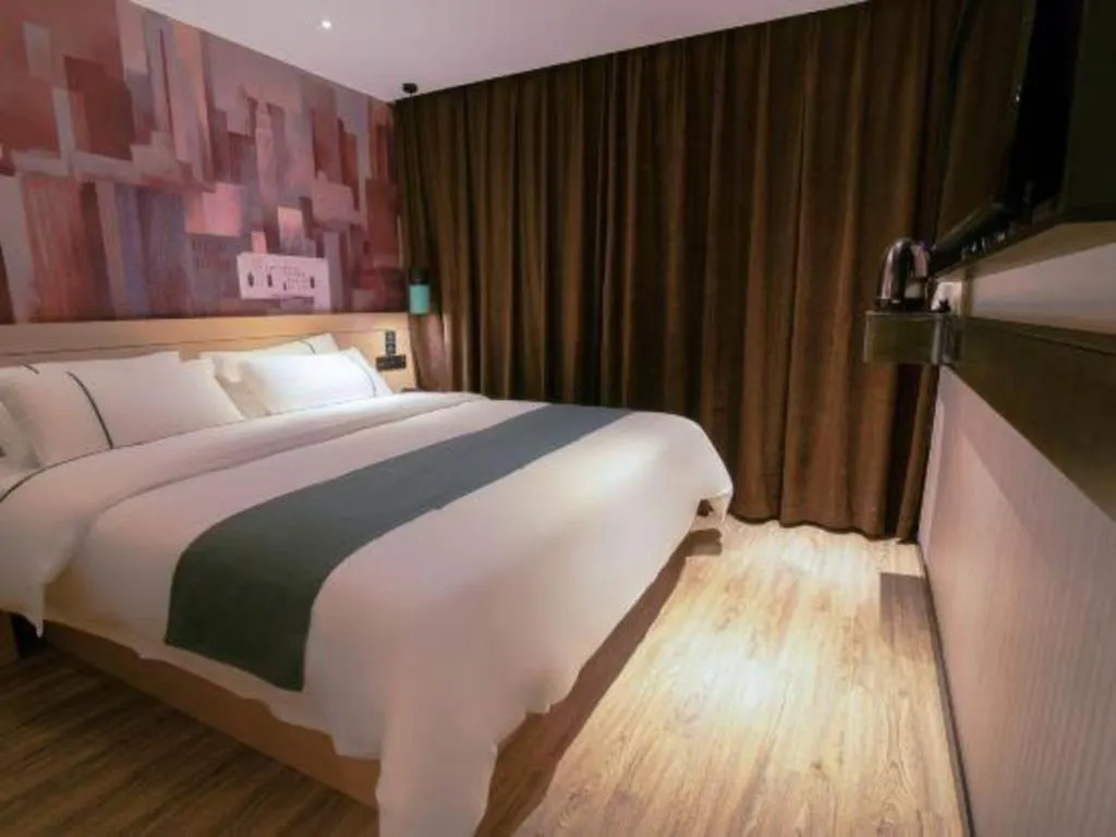 Bed in City Comfort Inn Changsha Outlets Datuo Metro Station