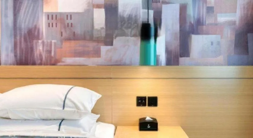 Bed in City Comfort Inn Yulin Yudong