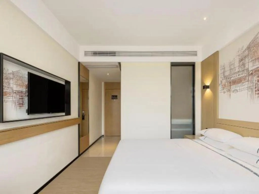 Bed in City Comfort Inn Yulin Yudong