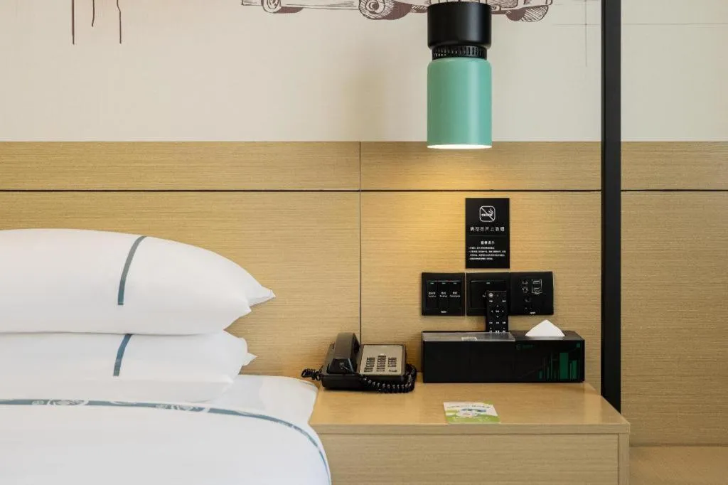 Bed in City Comfort Inn Yulin Yudong