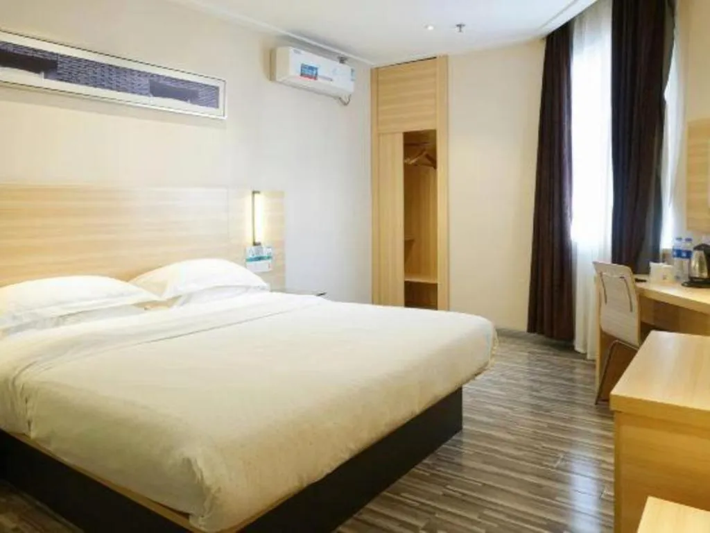 Bed in City Comfort Inn Dongguan Shijie Jiarong Shopping Plaza
