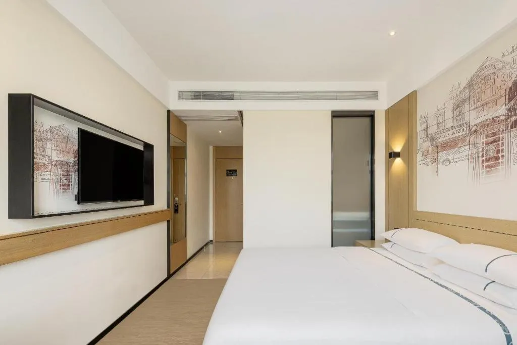 Bed in City Comfort Inn Loudi Sports Center