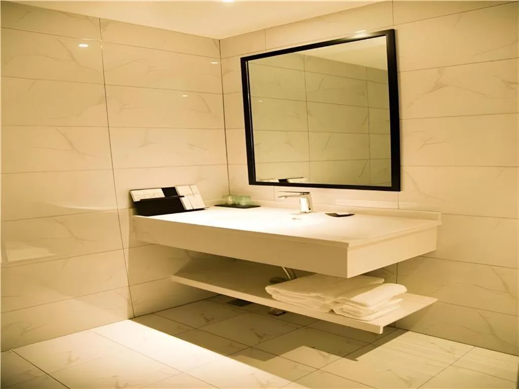 Borrman Hotel Huanggang Wuxue Yuhu Road