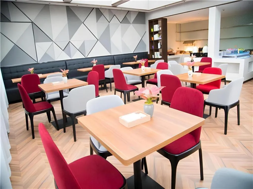 Borrman Hotel Huanggang Wuxue Yuhu Road