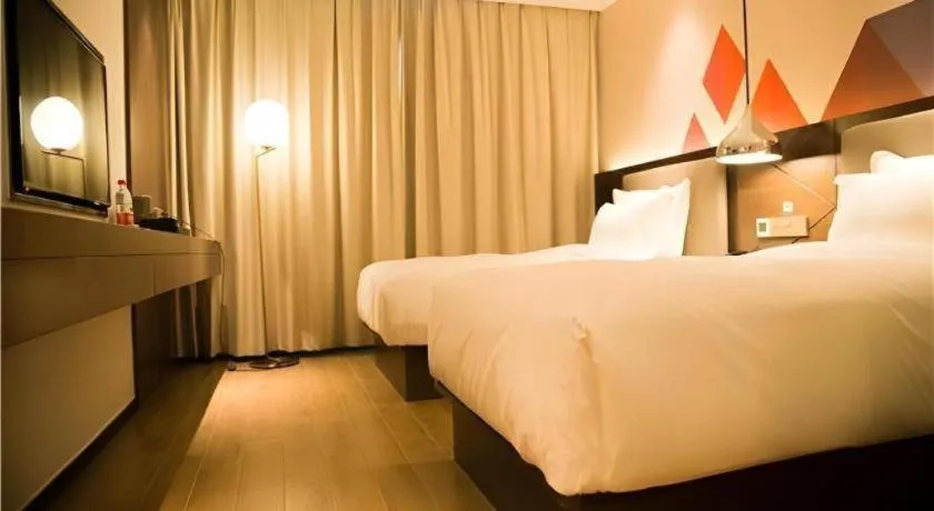 Borrman Hotel Huanggang Wuxue Yuhu Road