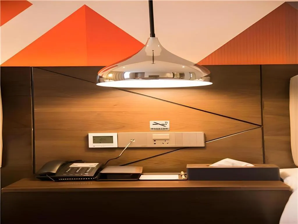 Borrman Hotel Huanggang Wuxue Yuhu Road