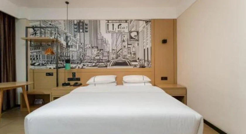 Bed in City Comfort Inn Shiyan Wudang Mountain