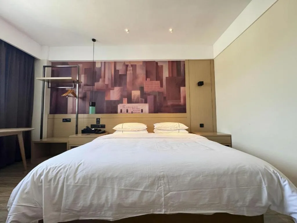 Bed in City Comfort Inn Shiyan Wudang Mountain