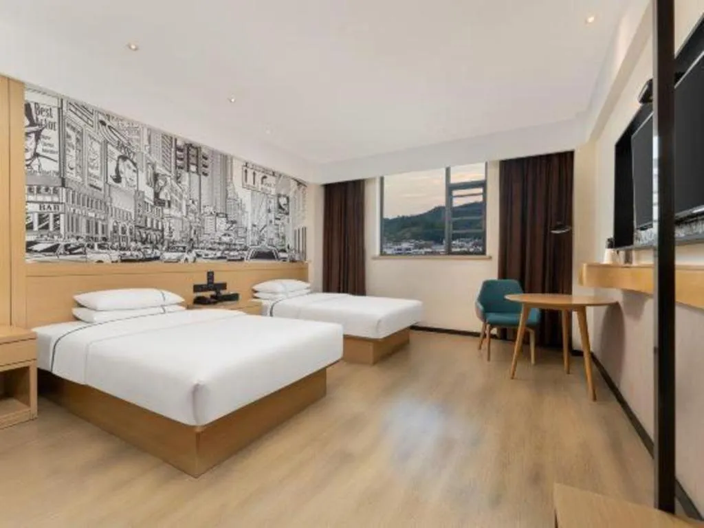 Bed in City Comfort Inn Shiyan Wudang Mountain