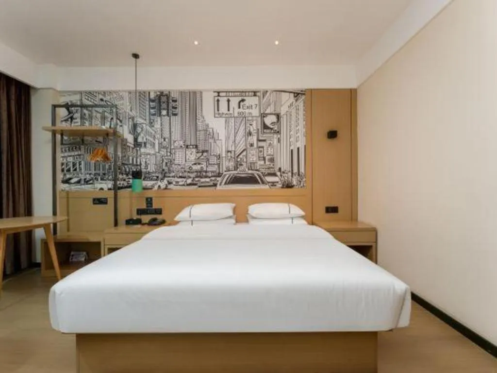 Bed in City Comfort Inn Shiyan Wudang Mountain