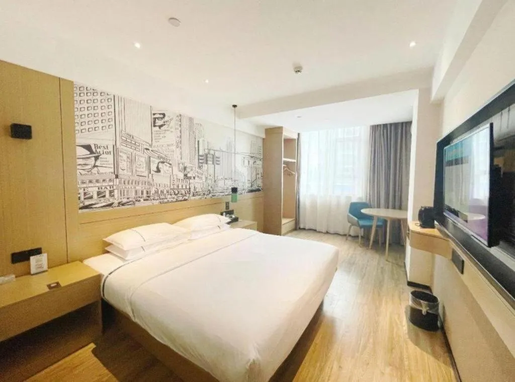 Bed in City Comfort Inn Wuzhou High-speed Railway Station Canghai Lake Park