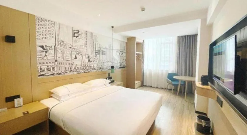 Bed in City Comfort Inn Wuzhou High-speed Railway Station Canghai Lake Park