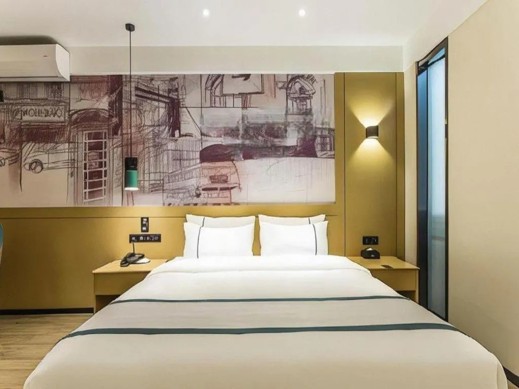 Bed in City Comfort Inn Wuzhou High-speed Railway Station Canghai Lake Park