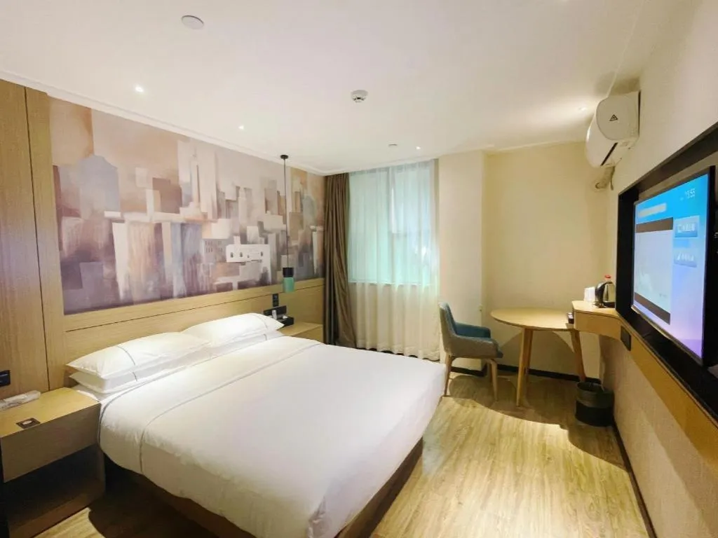 Bed in City Comfort Inn Wuzhou High-speed Railway Station Canghai Lake Park