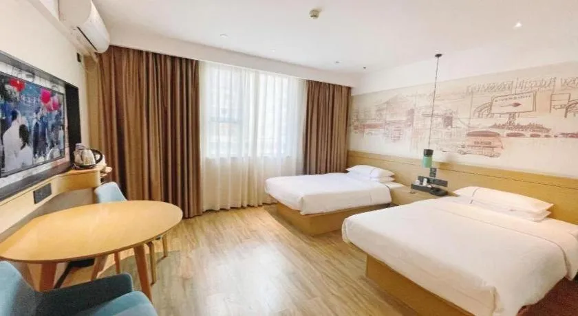 Bed in City Comfort Inn Wuzhou High-speed Railway Station Canghai Lake Park