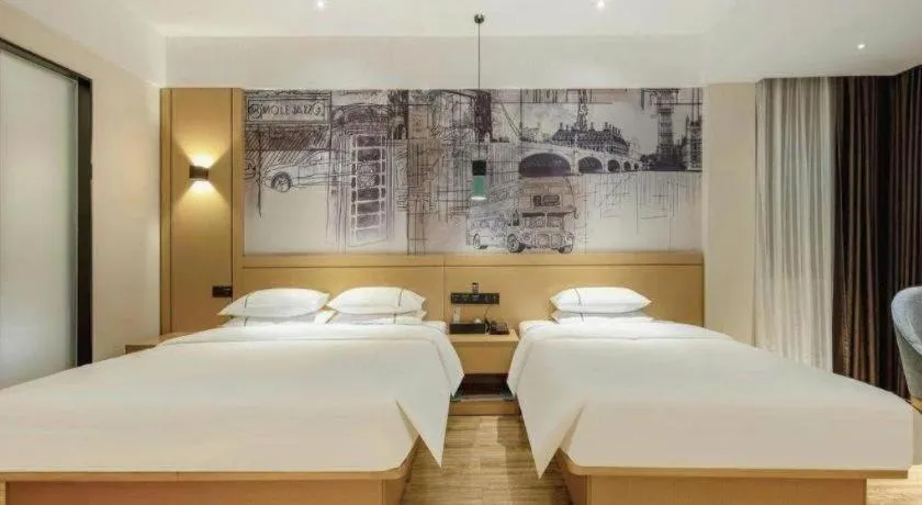 Bed in City Comfort Inn Wuzhou High-speed Railway Station Canghai Lake Park