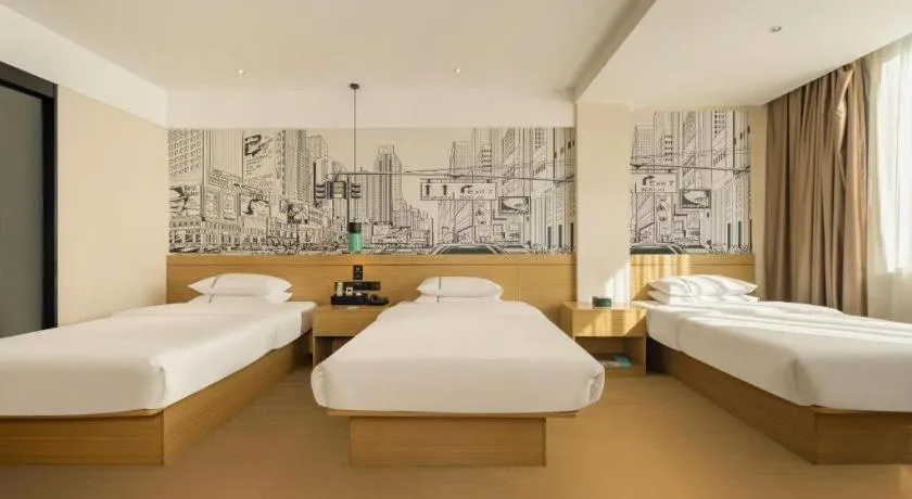 Bed in City Comfort Inn Wuzhou High-speed Railway Station Canghai Lake Park