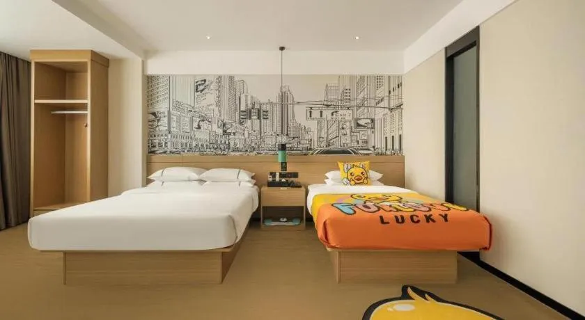 Bed in City Comfort Inn Wuzhou High-speed Railway Station Canghai Lake Park