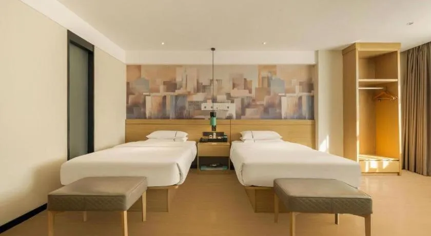 Bed in City Comfort Inn Wuzhou High-speed Railway Station Canghai Lake Park