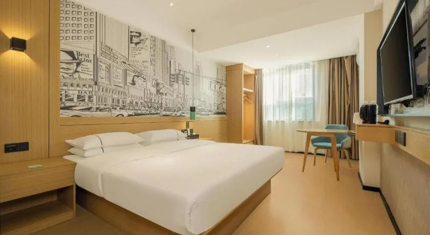 Bed in City Comfort Inn Wuzhou High-speed Railway Station Canghai Lake Park