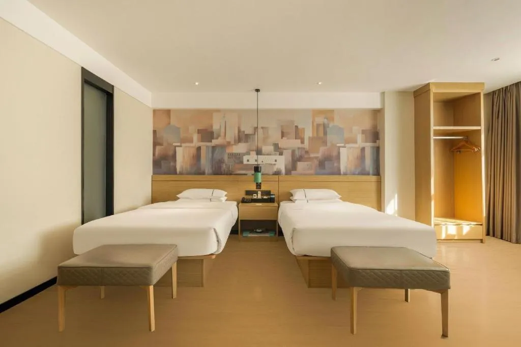 Bed in City Comfort Inn Wuzhou High-speed Railway Station Canghai Lake Park