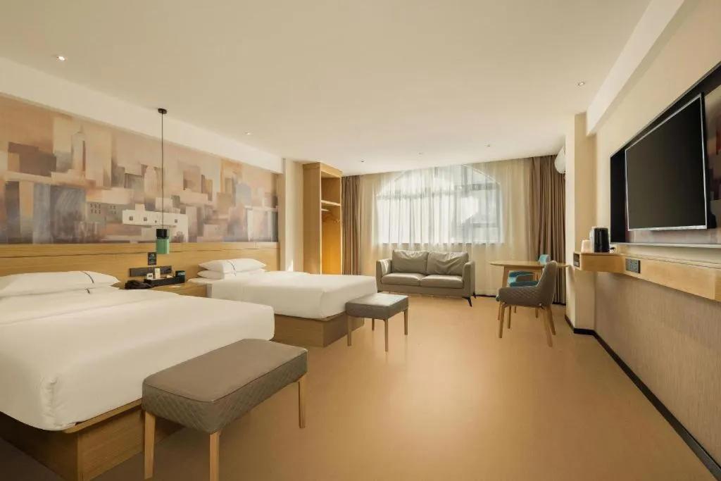 Bed in City Comfort Inn Wuzhou High-speed Railway Station Canghai Lake Park
