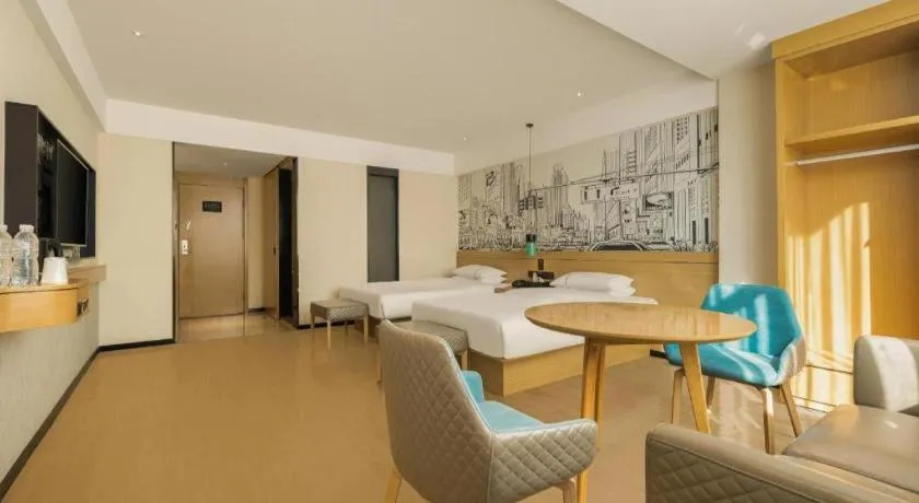 Bed in City Comfort Inn Wuzhou High-speed Railway Station Canghai Lake Park