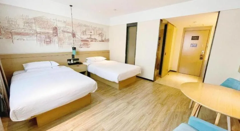 Bed in City Comfort Inn Wuzhou High-speed Railway Station Canghai Lake Park