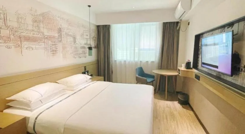 Bed in City Comfort Inn Wuzhou High-speed Railway Station Canghai Lake Park