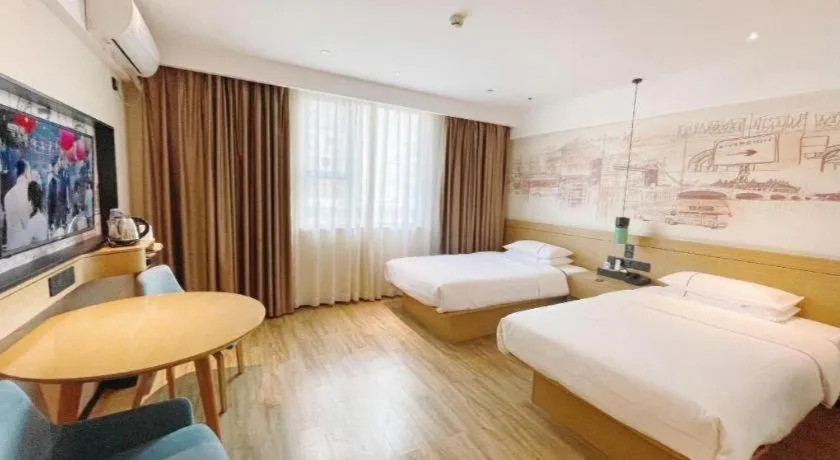 Bed in City Comfort Inn Wuzhou High-speed Railway Station Canghai Lake Park