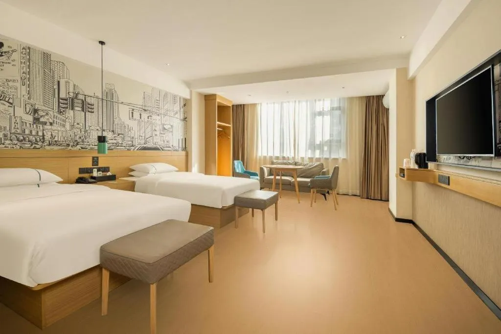 Bed in City Comfort Inn Wuzhou High-speed Railway Station Canghai Lake Park