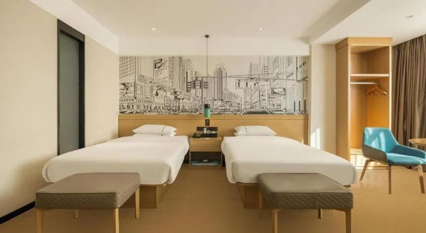 Bed in City Comfort Inn Wuzhou High-speed Railway Station Canghai Lake Park