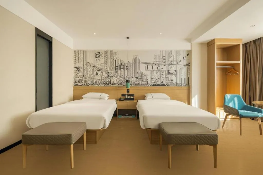 Bed in City Comfort Inn Wuzhou High-speed Railway Station Canghai Lake Park