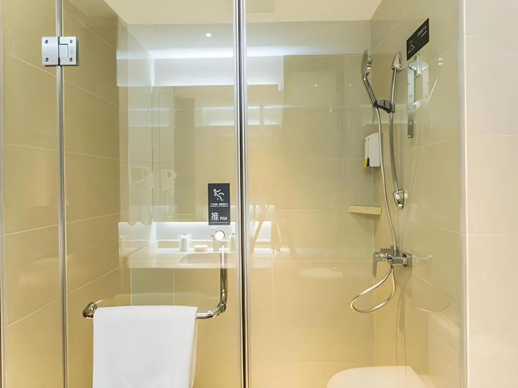 City Comfort Inn Wuzhou High-speed Railway Station Canghai Lake Park