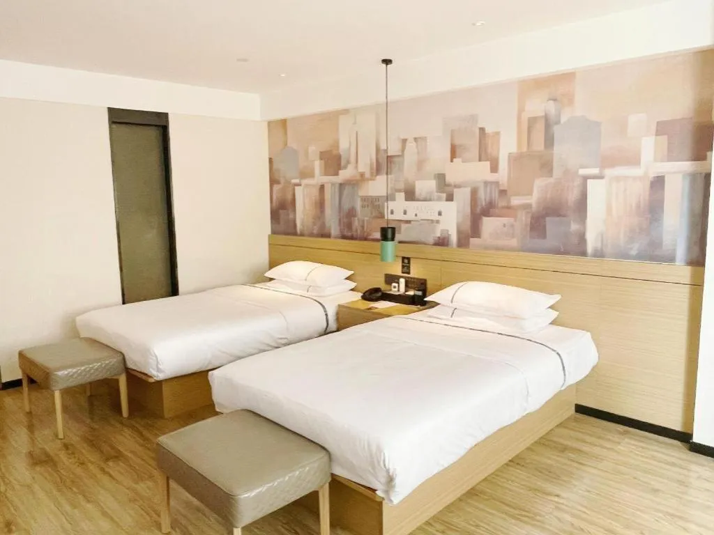 City Comfort Inn Wuzhou High-speed Railway Station Canghai Lake Park