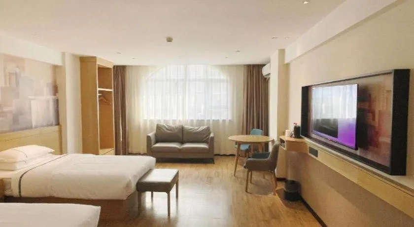 Bed in City Comfort Inn Wuzhou High-speed Railway Station Canghai Lake Park