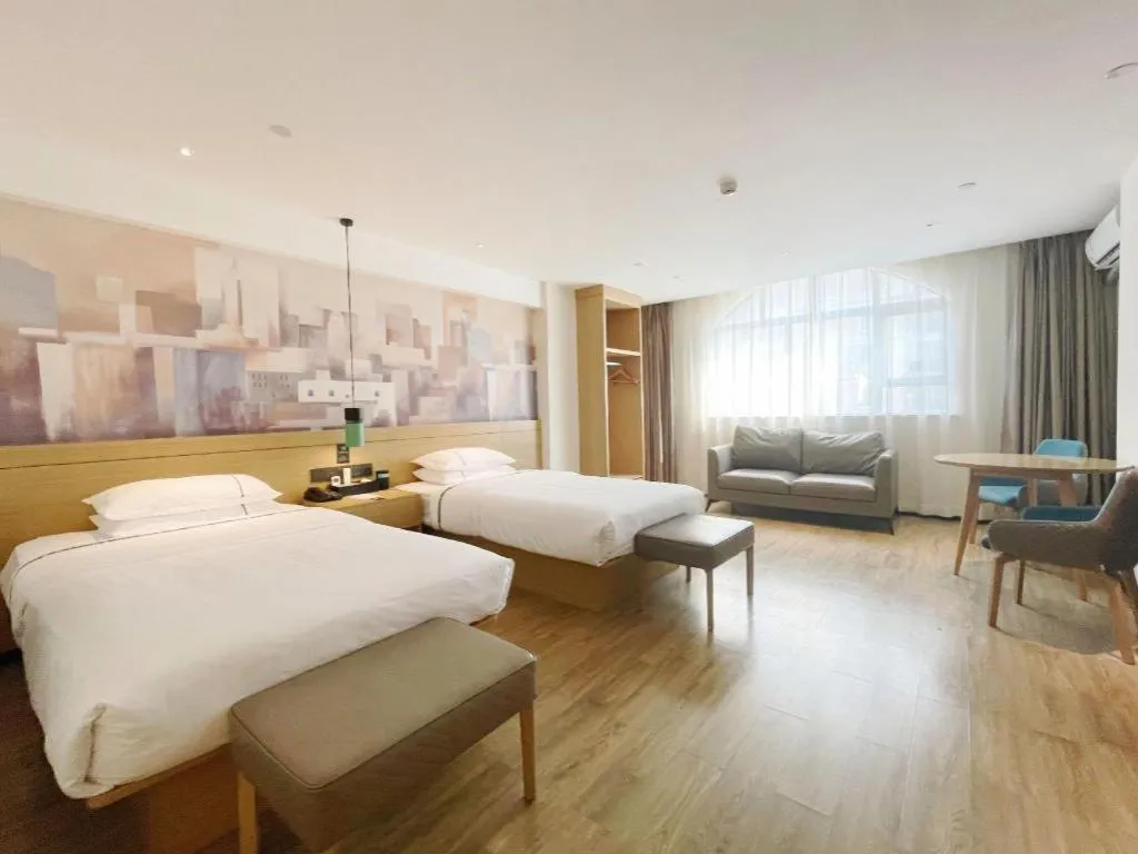 Bed in City Comfort Inn Wuzhou High-speed Railway Station Canghai Lake Park