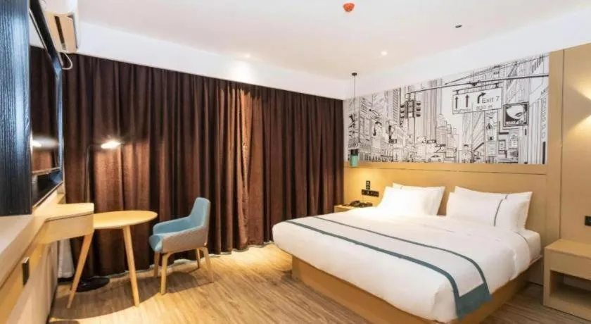 Bed in City Comfort Inn Wuzhou High-speed Railway Station Canghai Lake Park