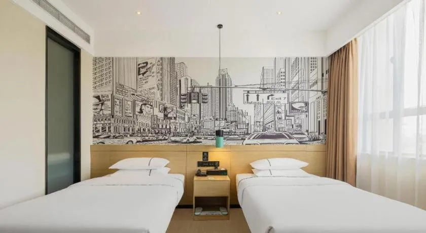 Bed in City Comfort Inn Chengdu Transportation Technical College Traditional Chinese Medicine