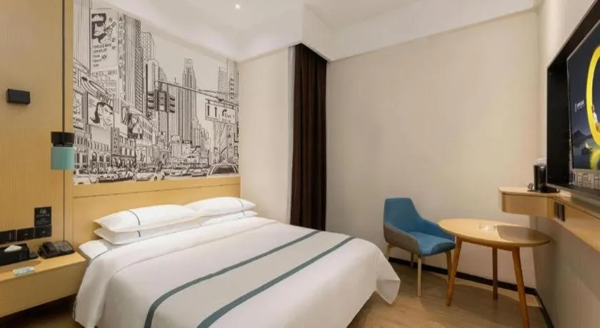 Bed in City Comfort Inn Chengdu Transportation Technical College Traditional Chinese Medicine