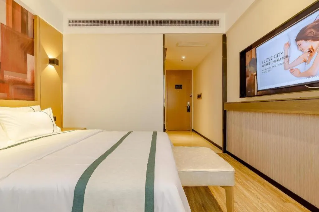 Bed in City Comfort Inn Chengdu Wenjiang Zhujiang Square Guanghua Park Metro Station