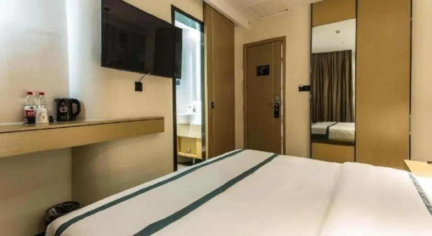Bed in City Comfort Inn Liuzhou Liucheng