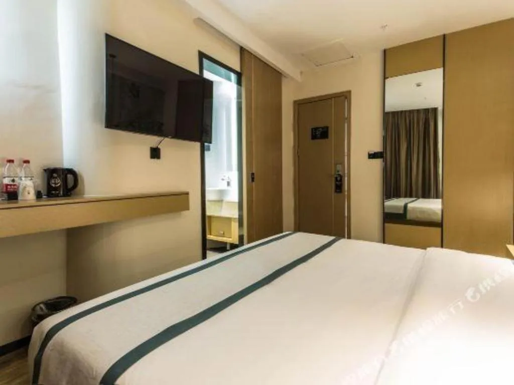 Bed in City Comfort Inn Liuzhou Liucheng