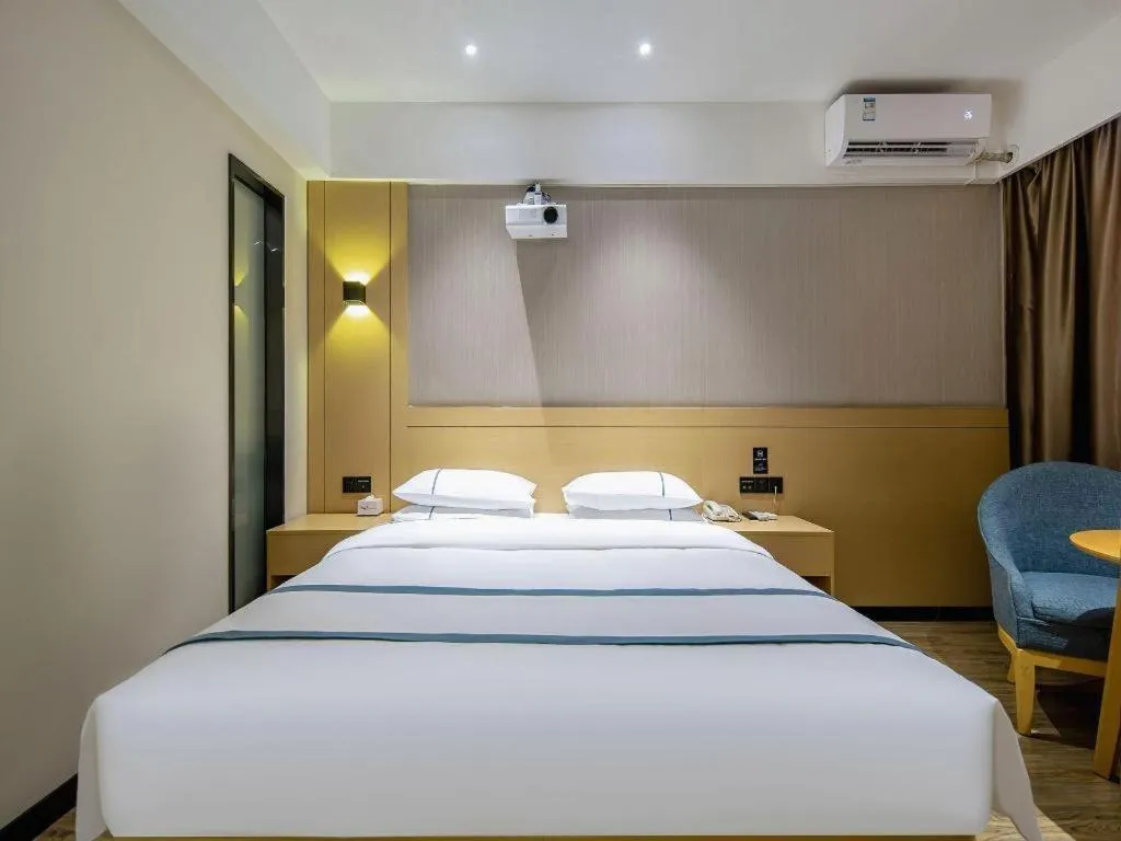 Bed in City Comfort Inn Liuzhou Longtan Park Ma'anshan Baiyun