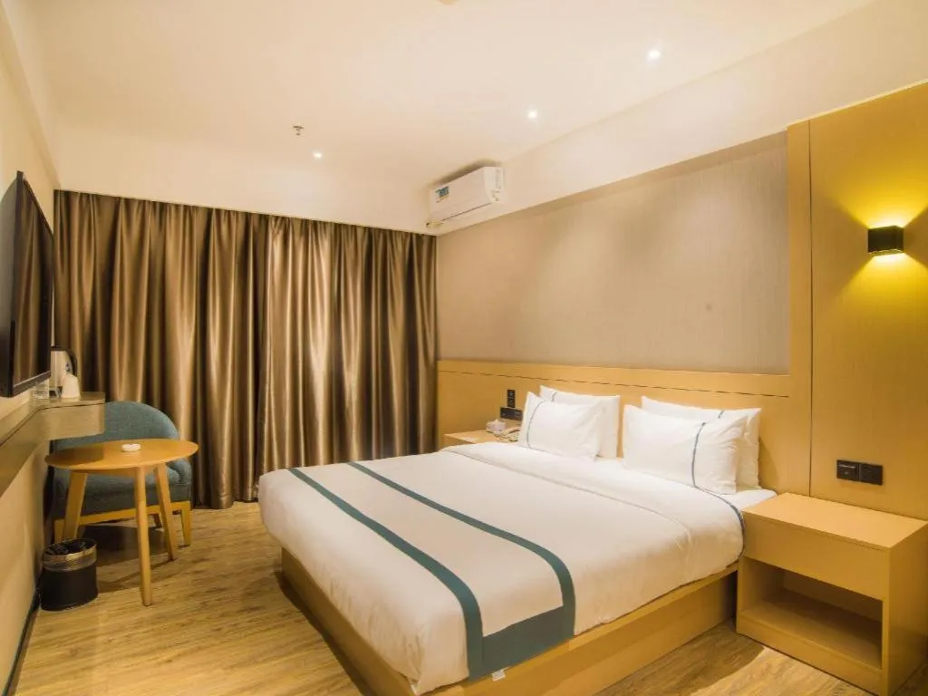 Bed in City Comfort Inn Liuzhou Longtan Park Ma'anshan Baiyun